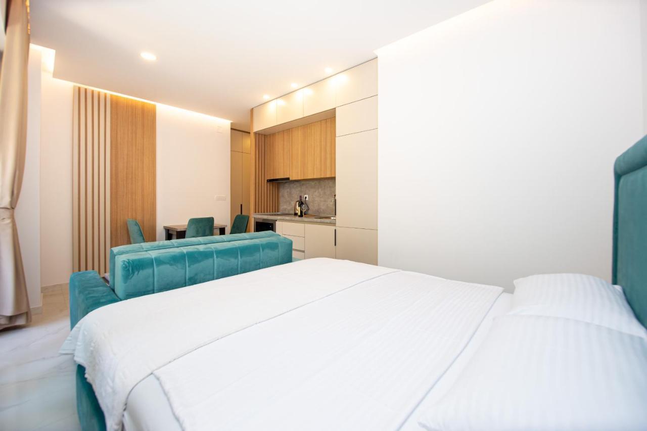 Aura Tower Aparments By In Property Рафаиловичи Экстерьер фото
