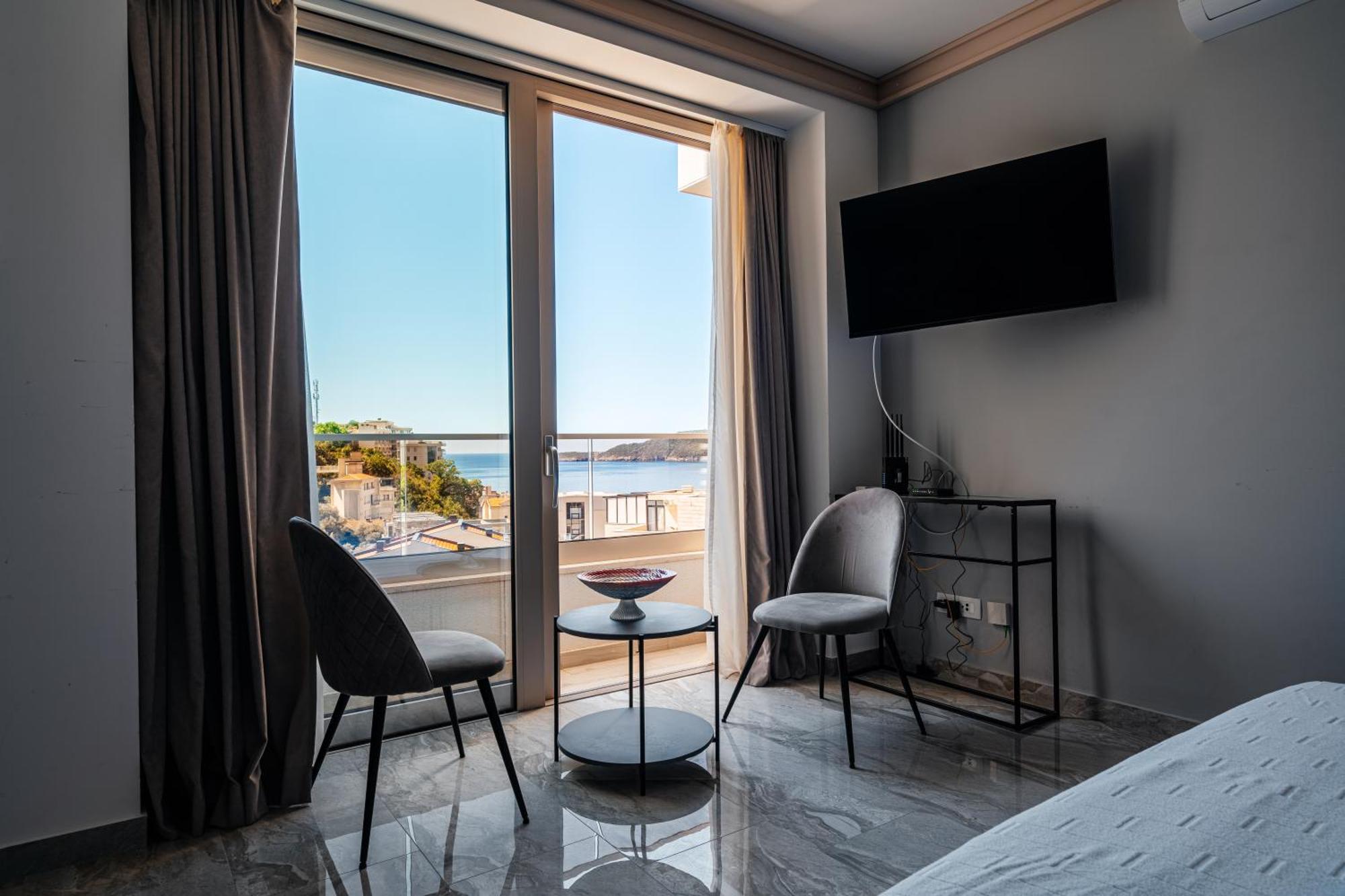 Aura Tower Aparments By In Property Рафаиловичи Экстерьер фото