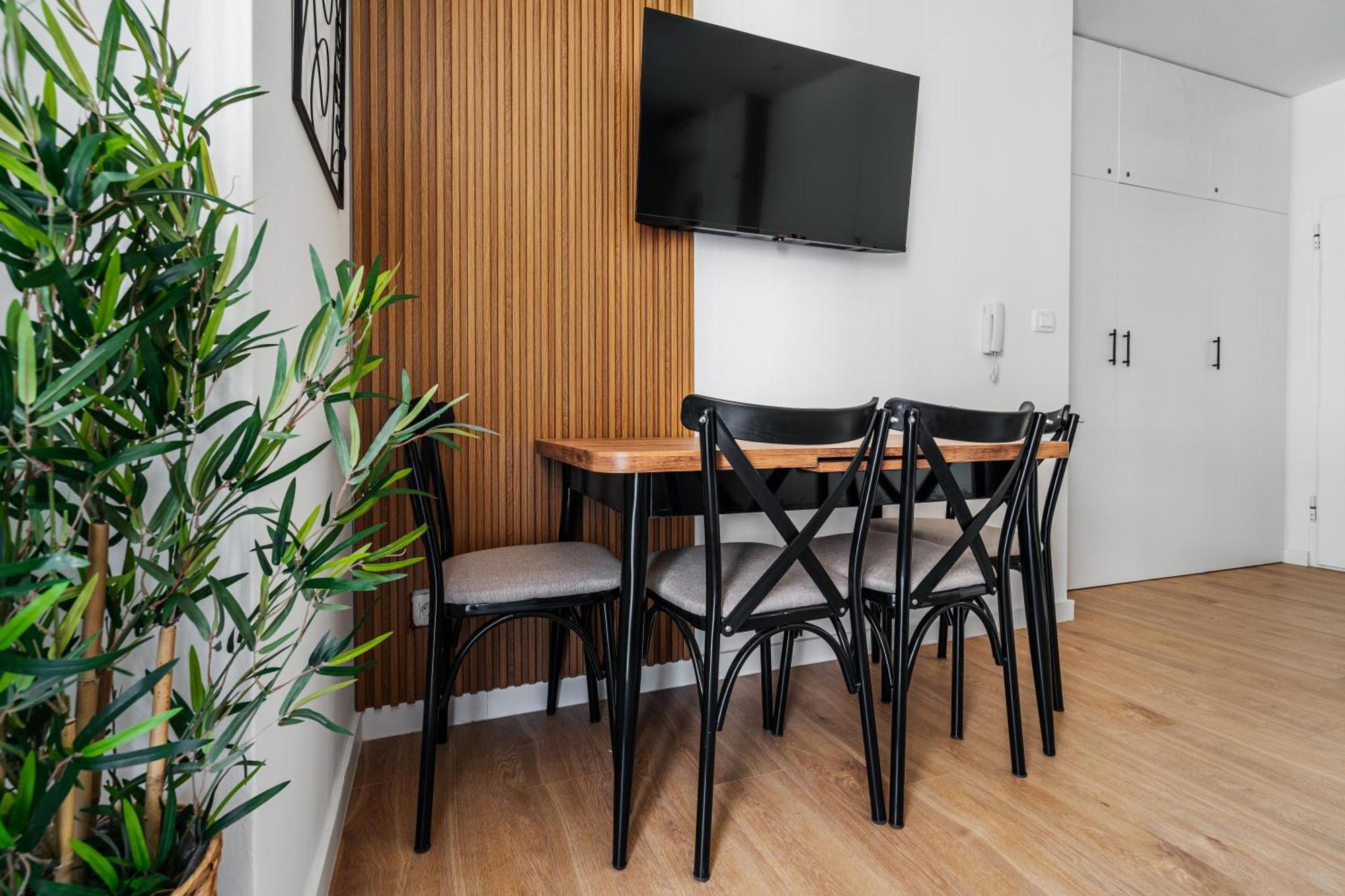 Aura Tower Aparments By In Property Рафаиловичи Экстерьер фото