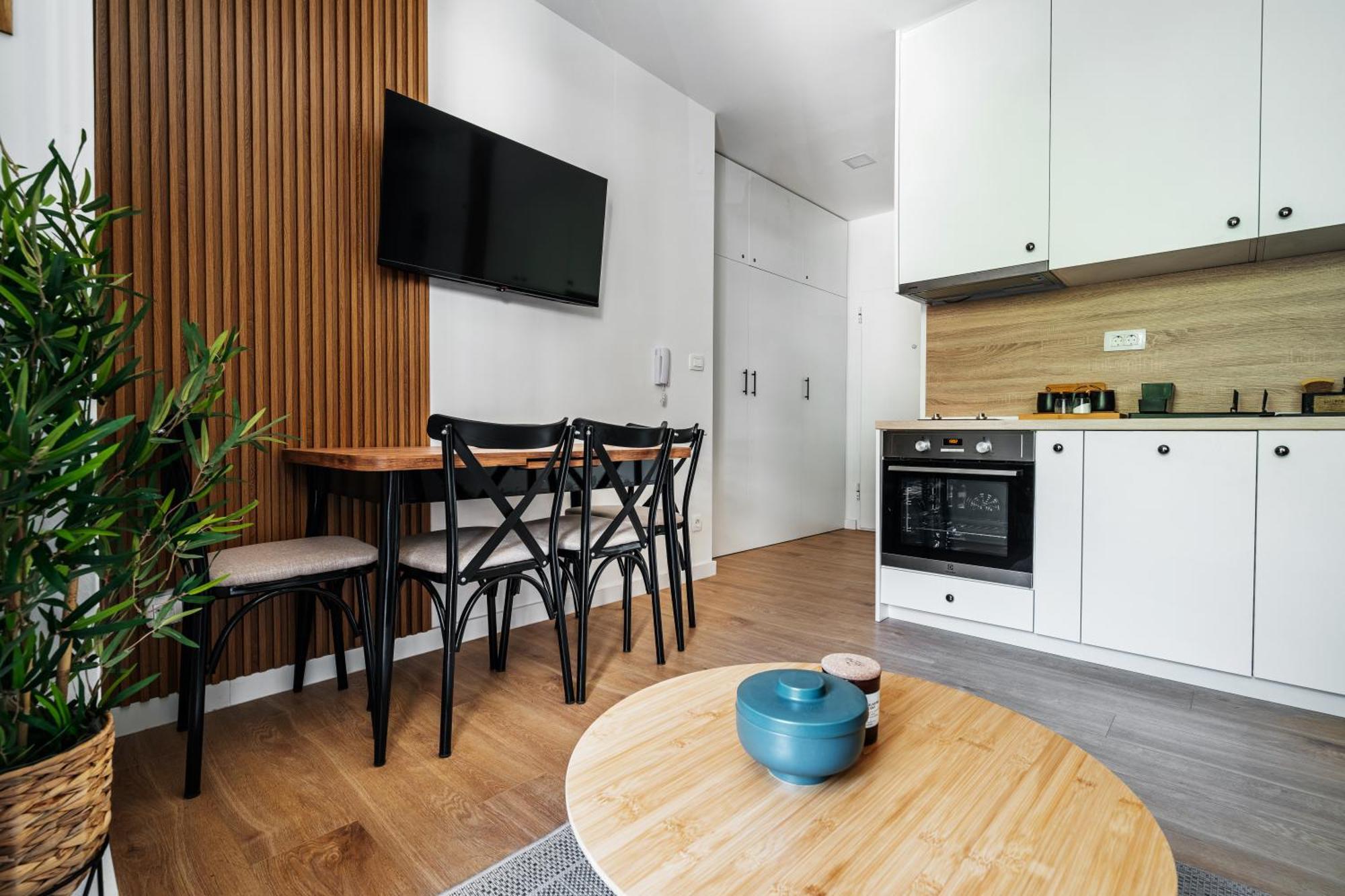 Aura Tower Aparments By In Property Рафаиловичи Экстерьер фото