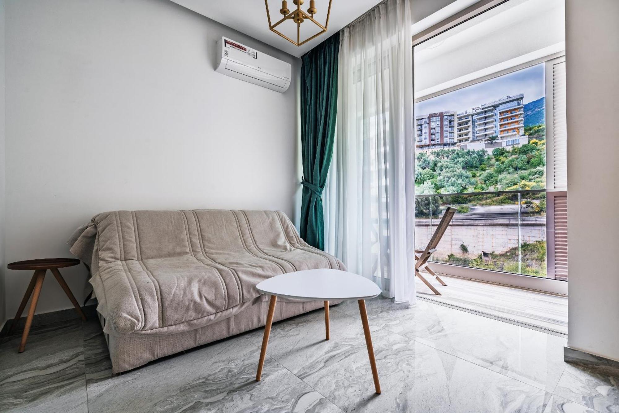 Aura Tower Aparments By In Property Рафаиловичи Экстерьер фото