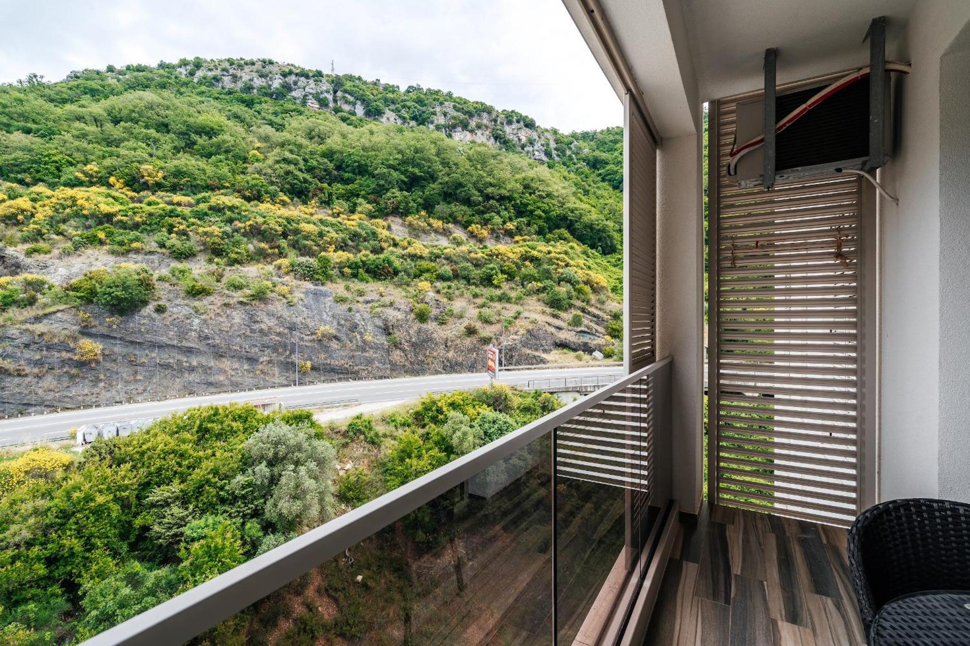 Aura Tower Aparments By In Property Рафаиловичи Экстерьер фото