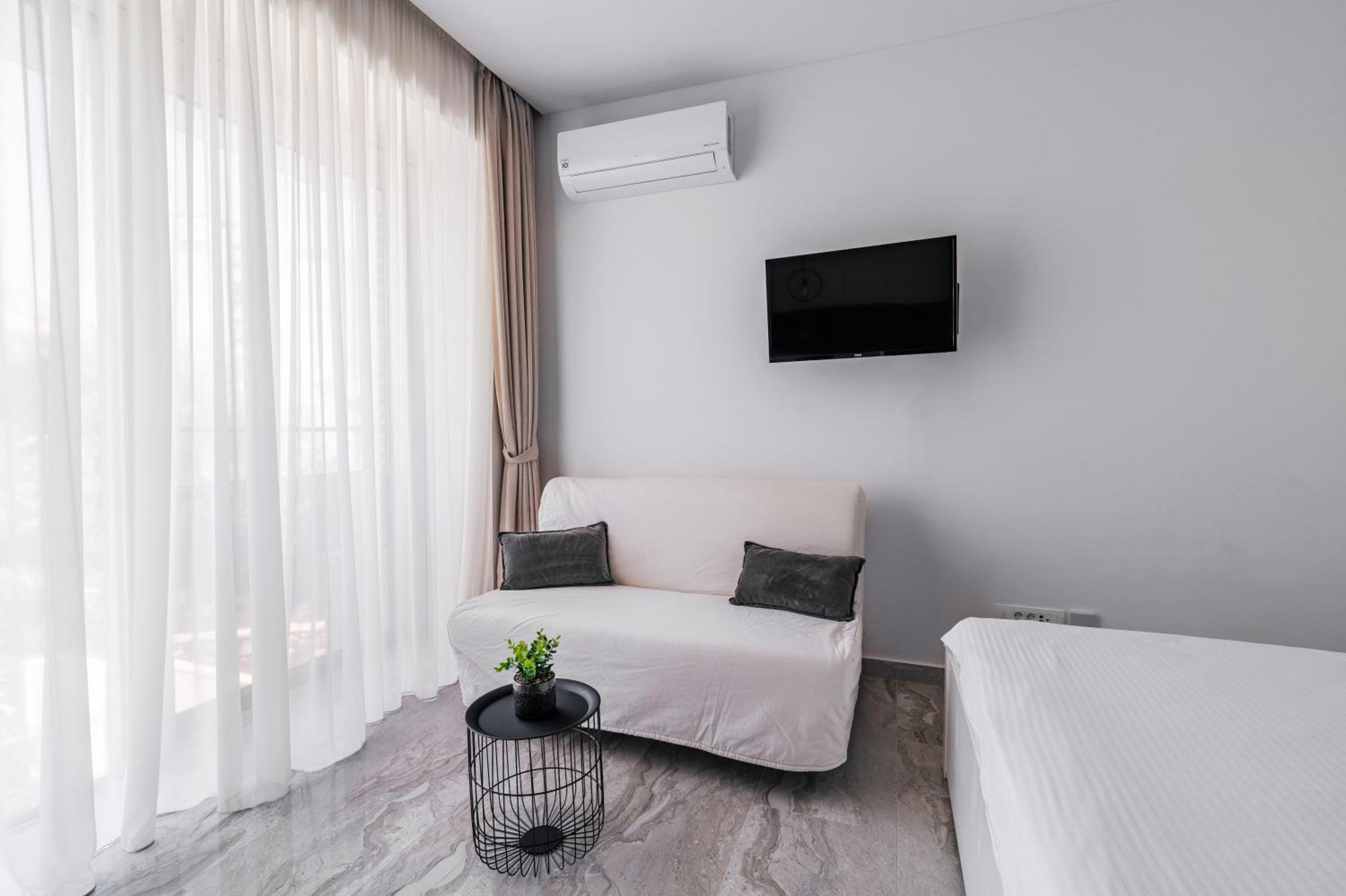 Aura Tower Aparments By In Property Рафаиловичи Экстерьер фото