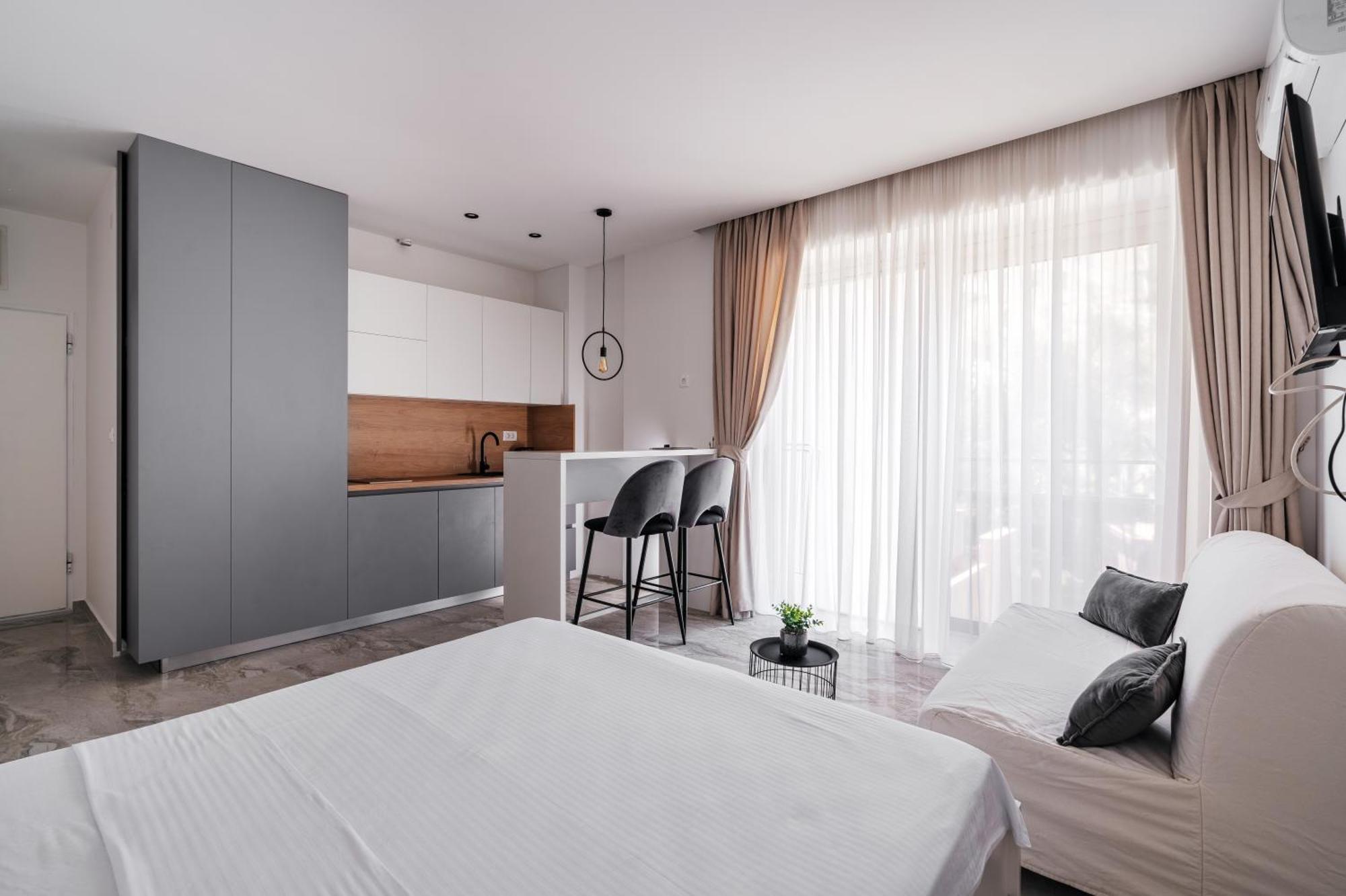 Aura Tower Aparments By In Property Рафаиловичи Экстерьер фото